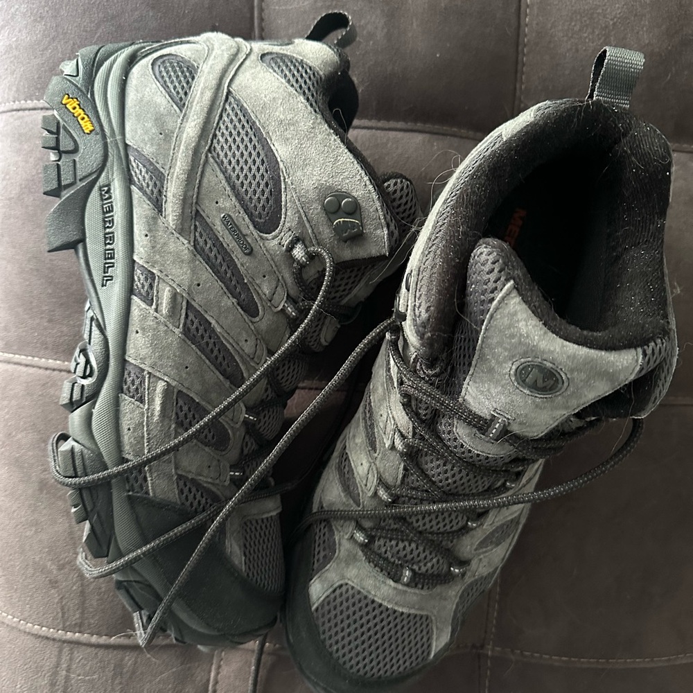 Size 13 men’s waterproof hiking books. Merrell Moab 3